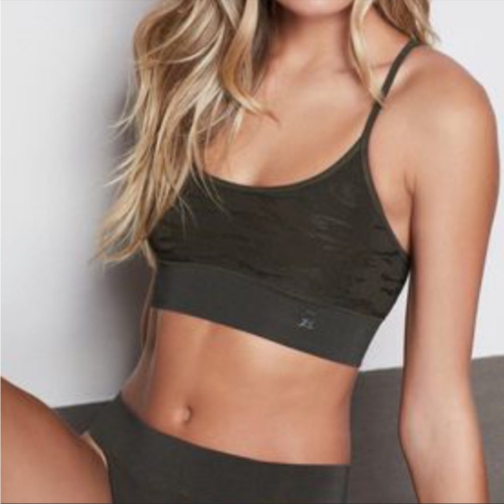 Good American medium impact scoop bralette, Camo
